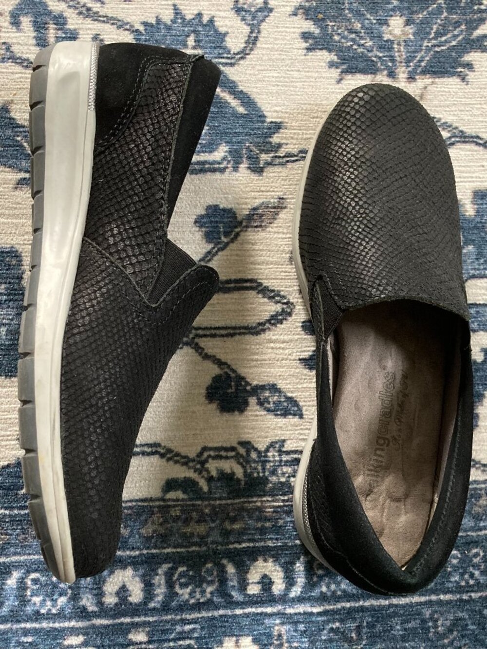 Black Leather Walking Cradles slip ons 8.5, super stylish and comfy, like new